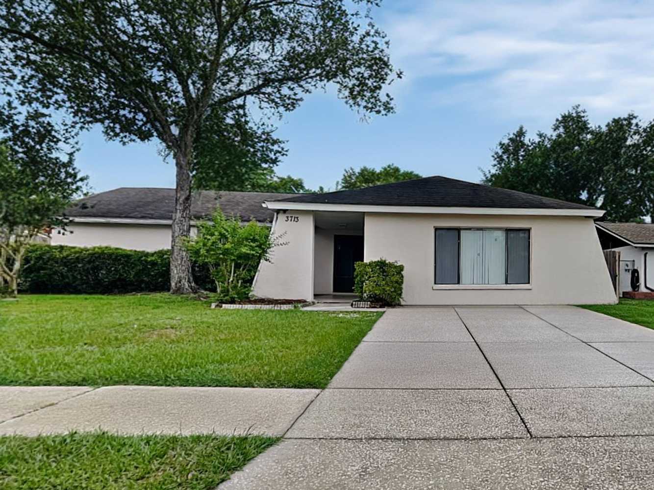 3713 Coppertree Cir, Brandon photo 1
