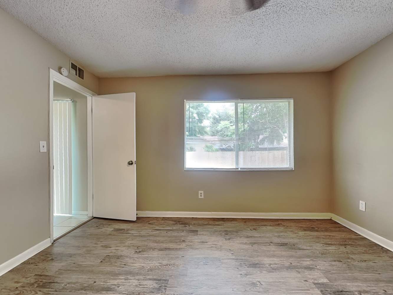 3713 Coppertree Cir, Brandon photo 11