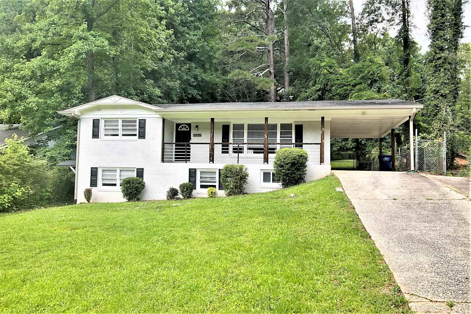 Front of 3715 Wisteria Ln Sw, Atlanta, GA