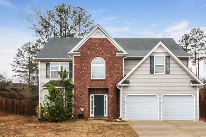 Front of 372 Kyles Cir, Hiram, GA