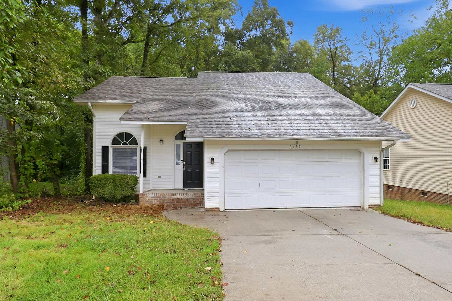 Front of 3725 Oakwood Rd, Charlotte, NC