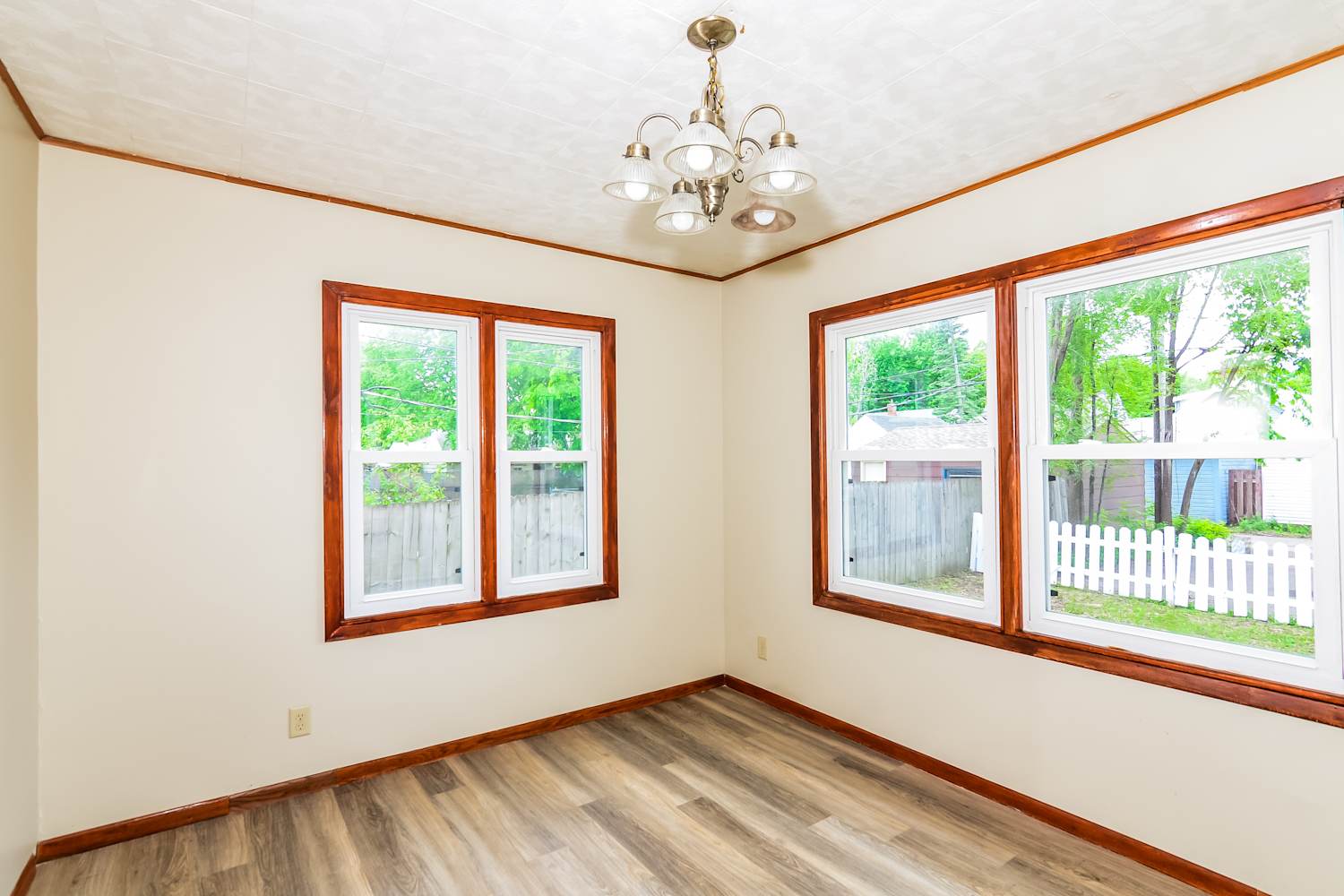 3729 Noble Ave N, Robbinsdale photo 9