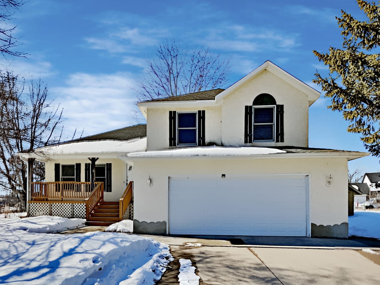 Front of 3760 Granada Ave N, Oakdale, MN