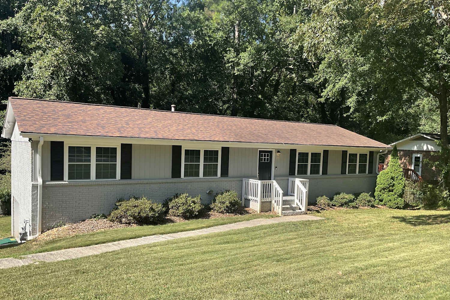 Front of 3782 Lake Dr, Smyrna, GA