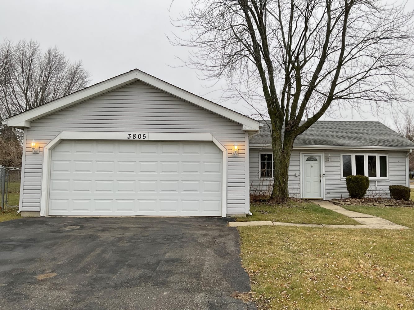 Front of 3805 Clipper Dr, Hanover Park, IL
