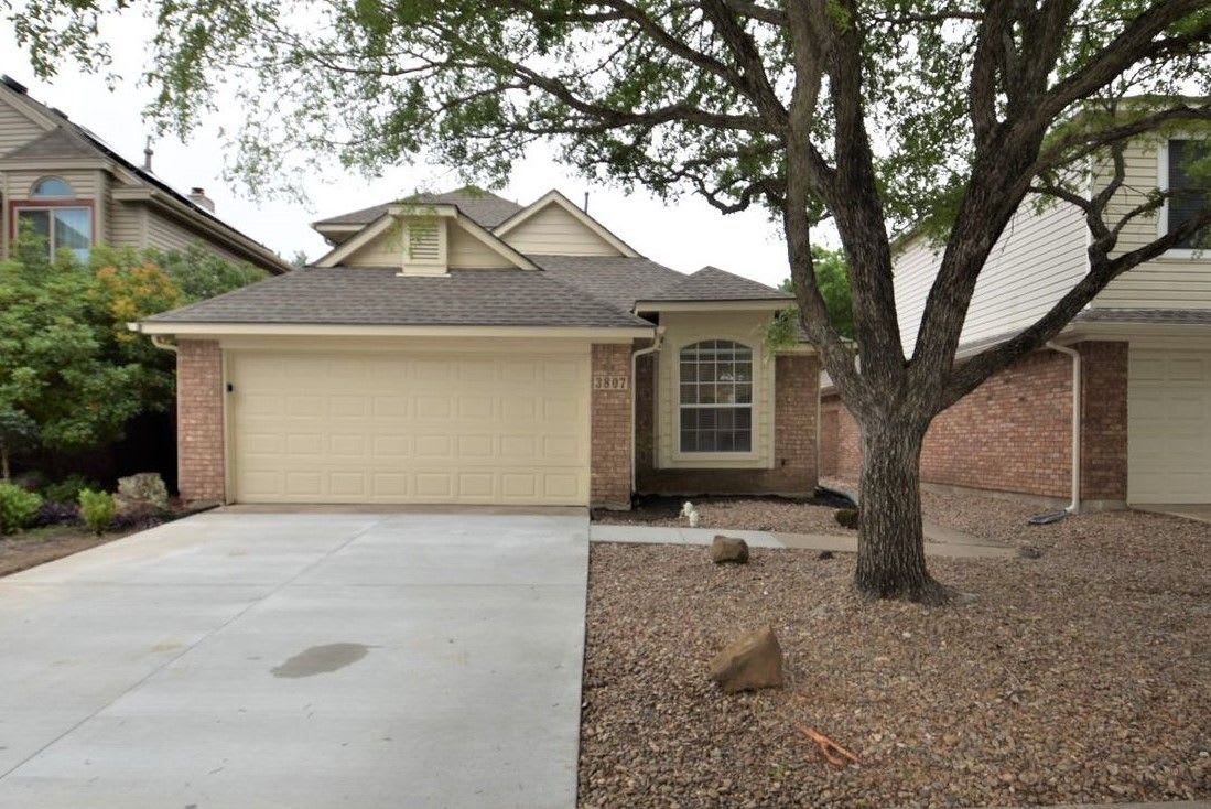 Front of 3807 Branch Hollow Cir, Carrollton, TX