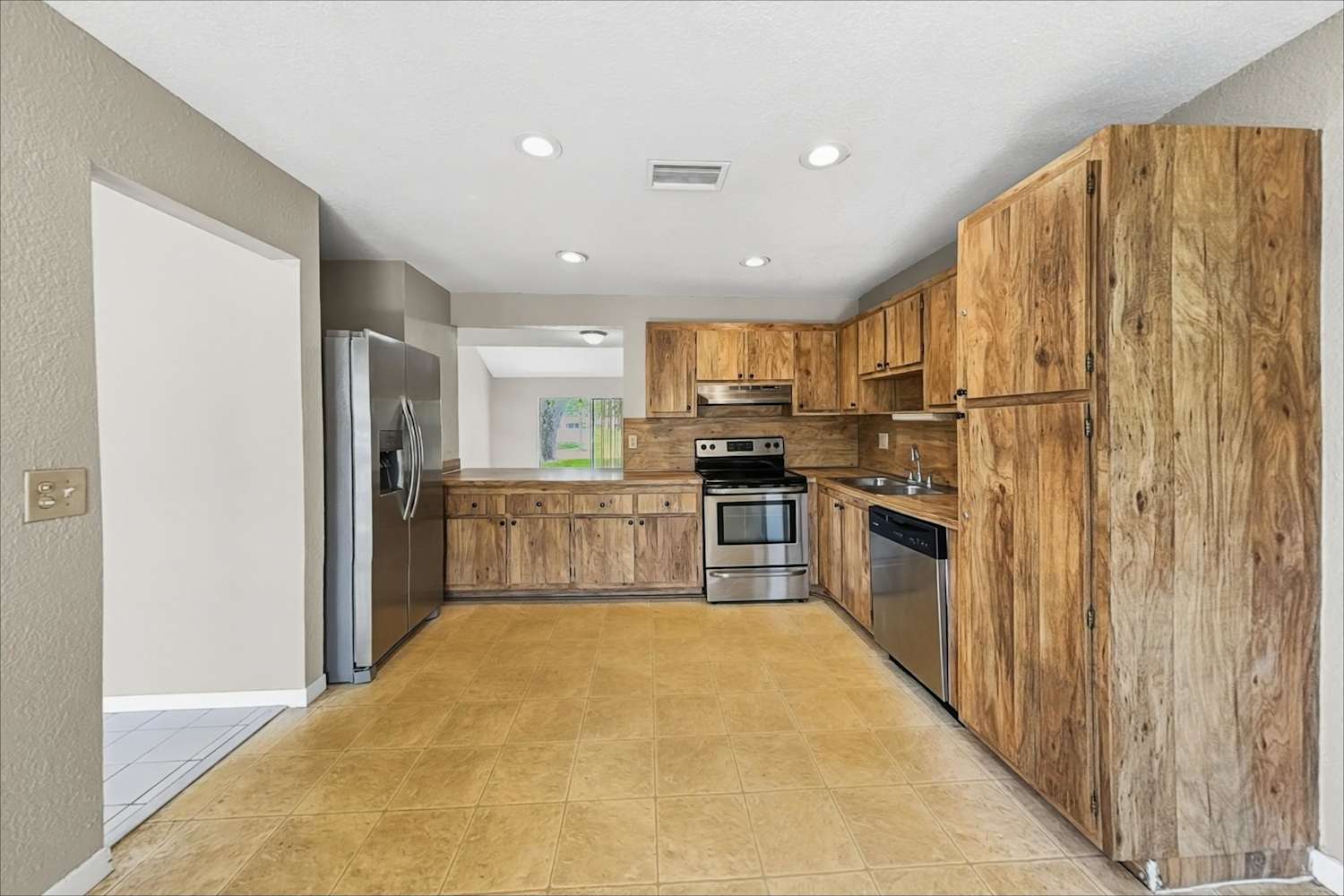 381 Wildwood Ln E, Deerfield Beach photo 8