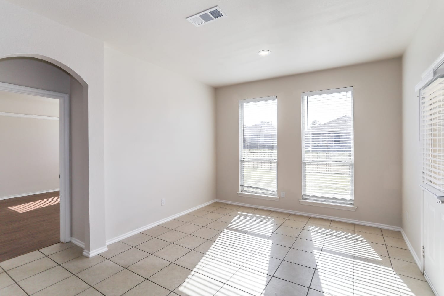 3832 Brandywine Ln, Fort Worth photo 6
