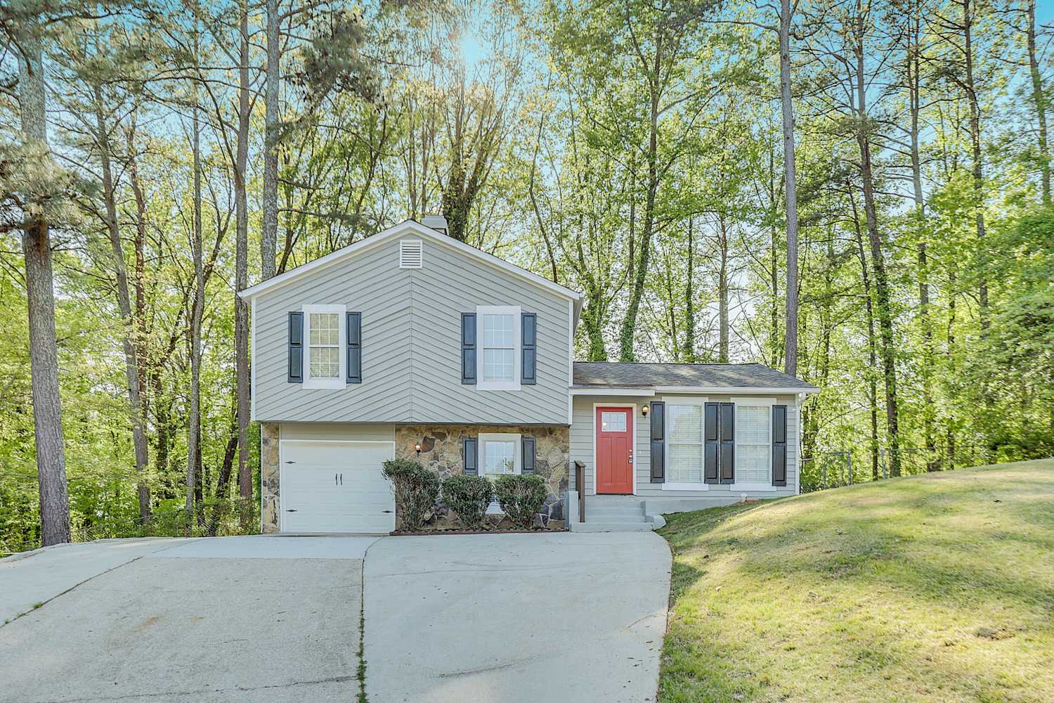 3835 Wood Path Dr, Stone Mountain photo 1