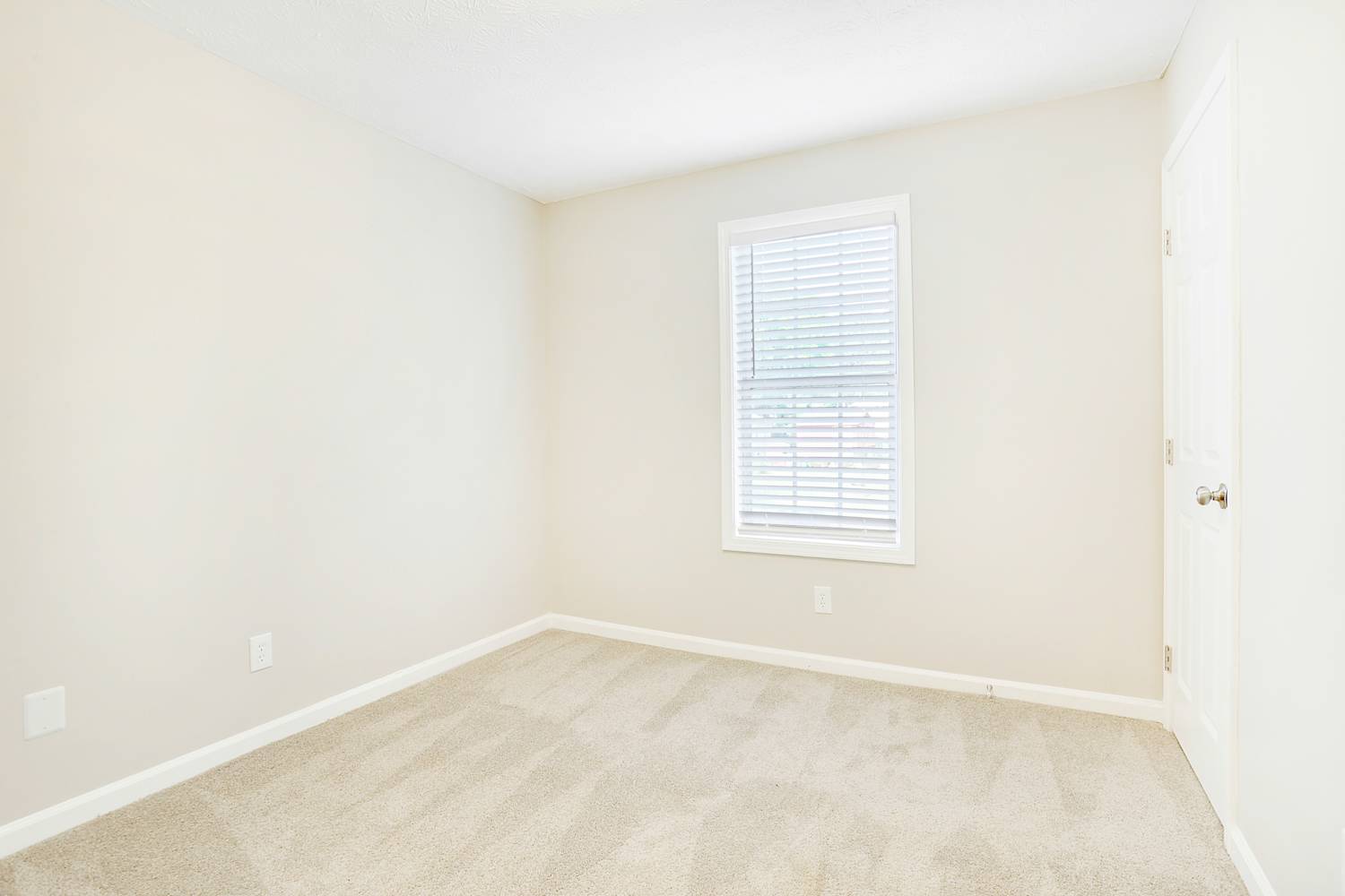 3835 Wood Path Dr, Stone Mountain photo 14