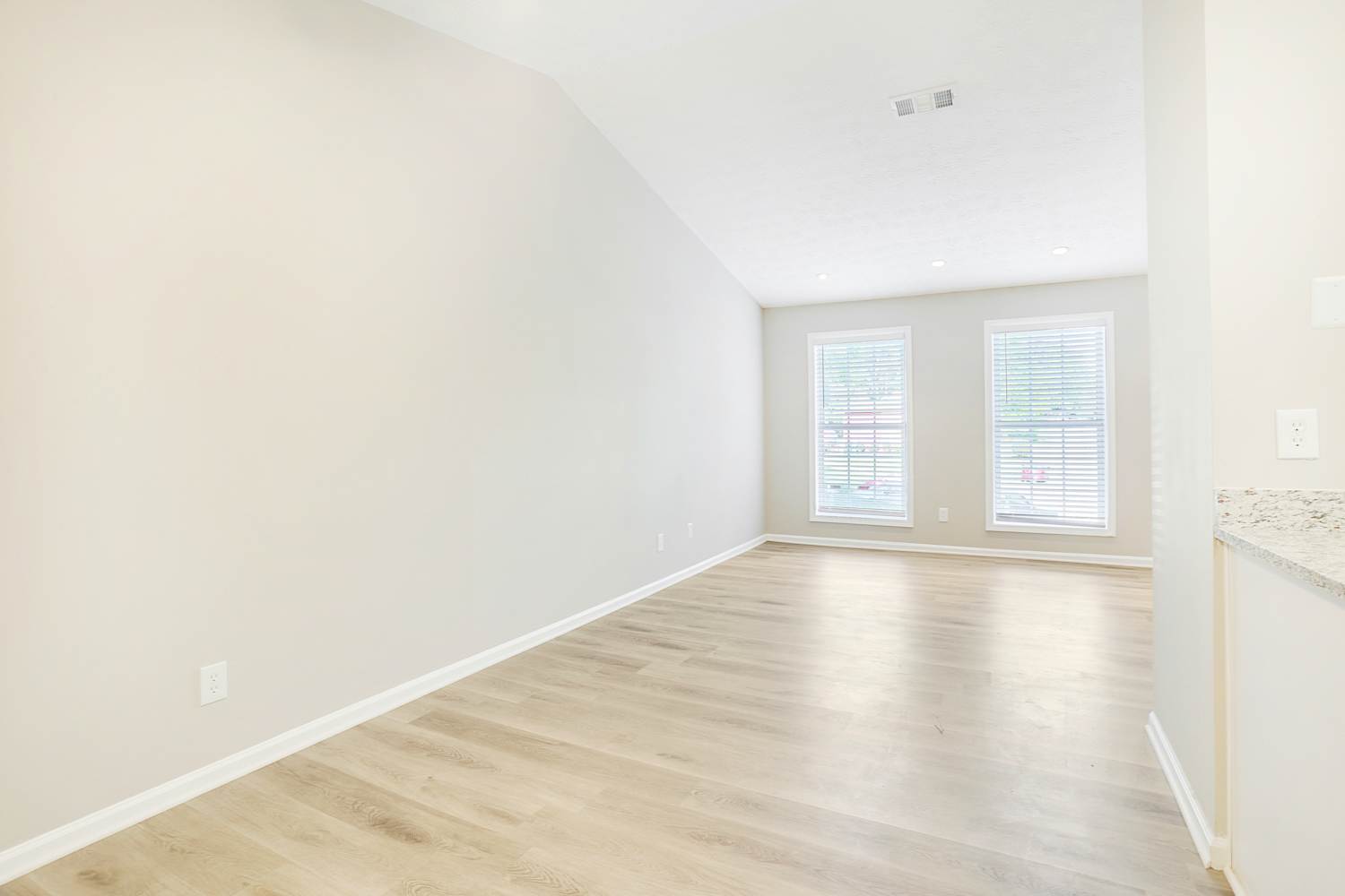 3835 Wood Path Dr, Stone Mountain photo 13