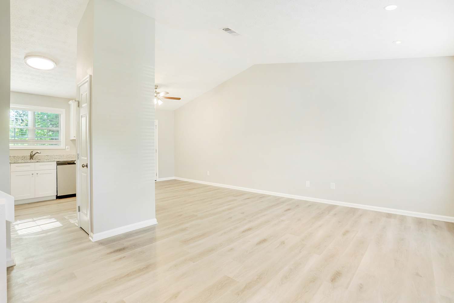3835 Wood Path Dr, Stone Mountain photo 12