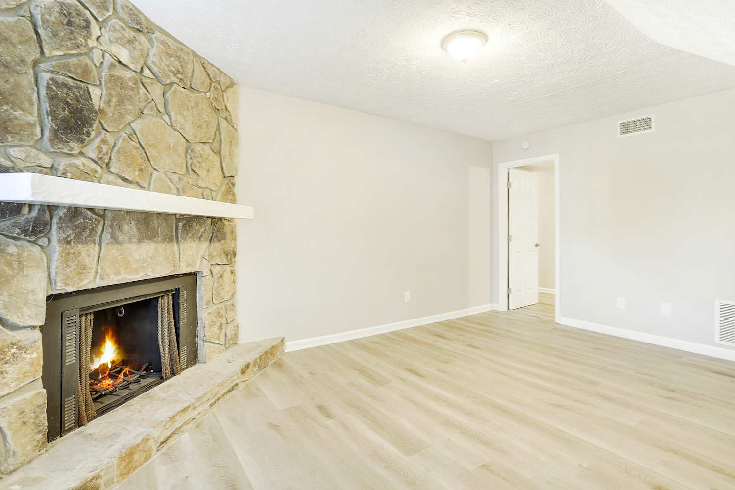 3835 Wood Path Dr, Stone Mountain photo 7