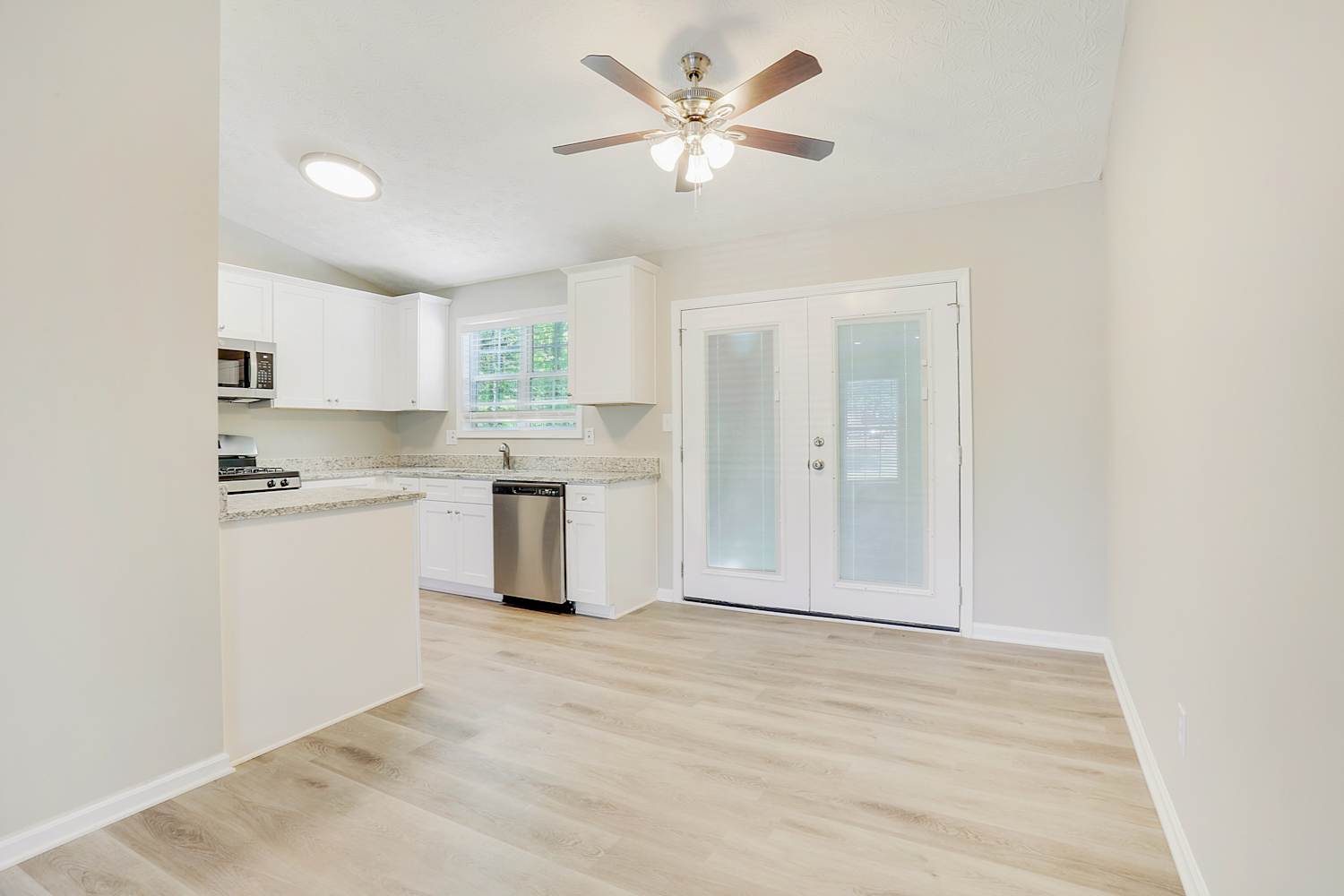 3835 Wood Path Dr, Stone Mountain photo 11