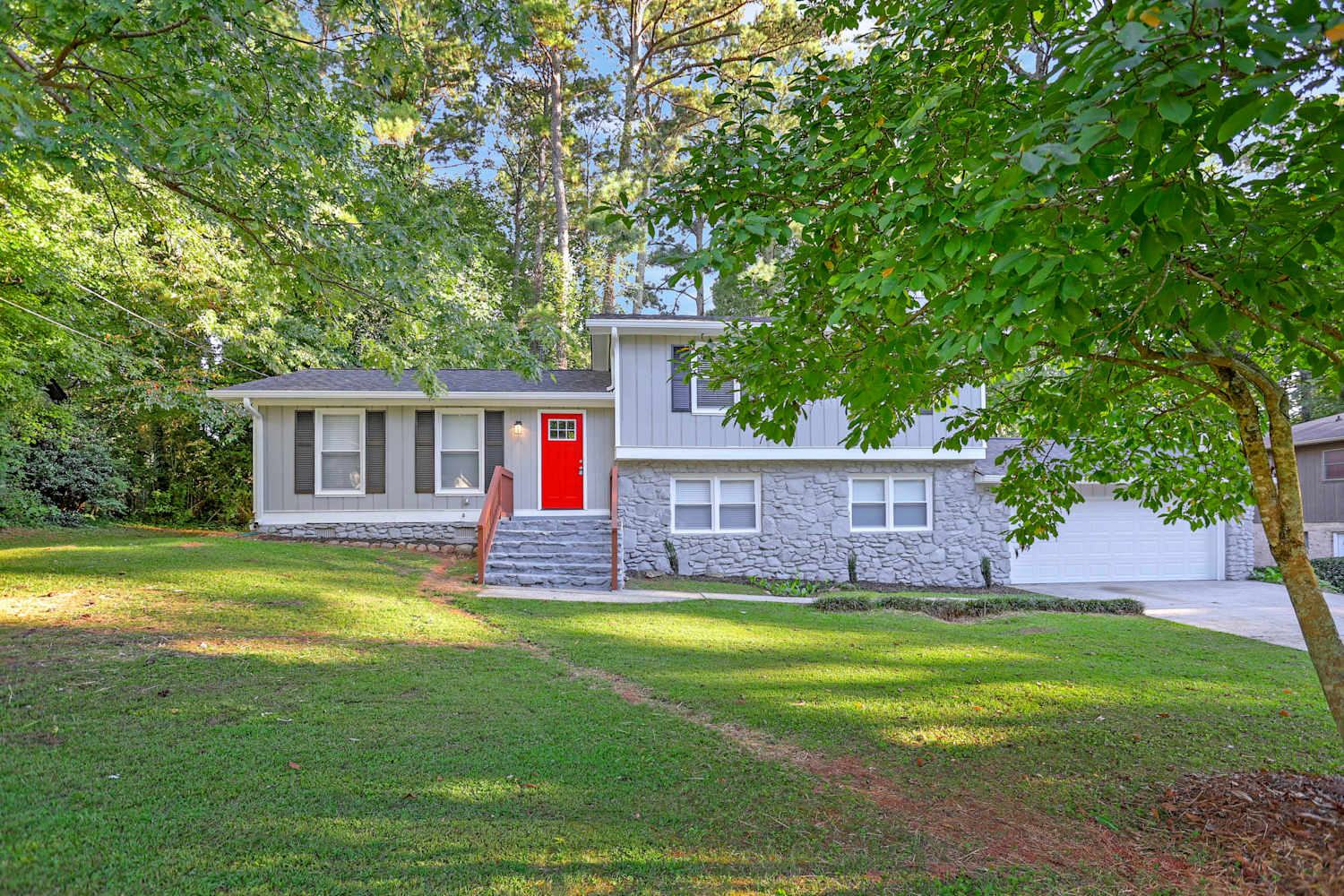 Front of 3857 Pointe Bleue Dr, Decatur, GA