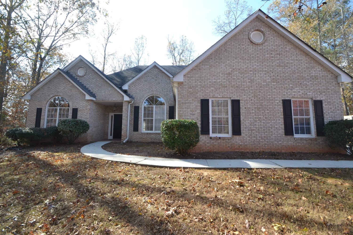 Front of 3865 Carriage Downs Ct, Snellville, GA