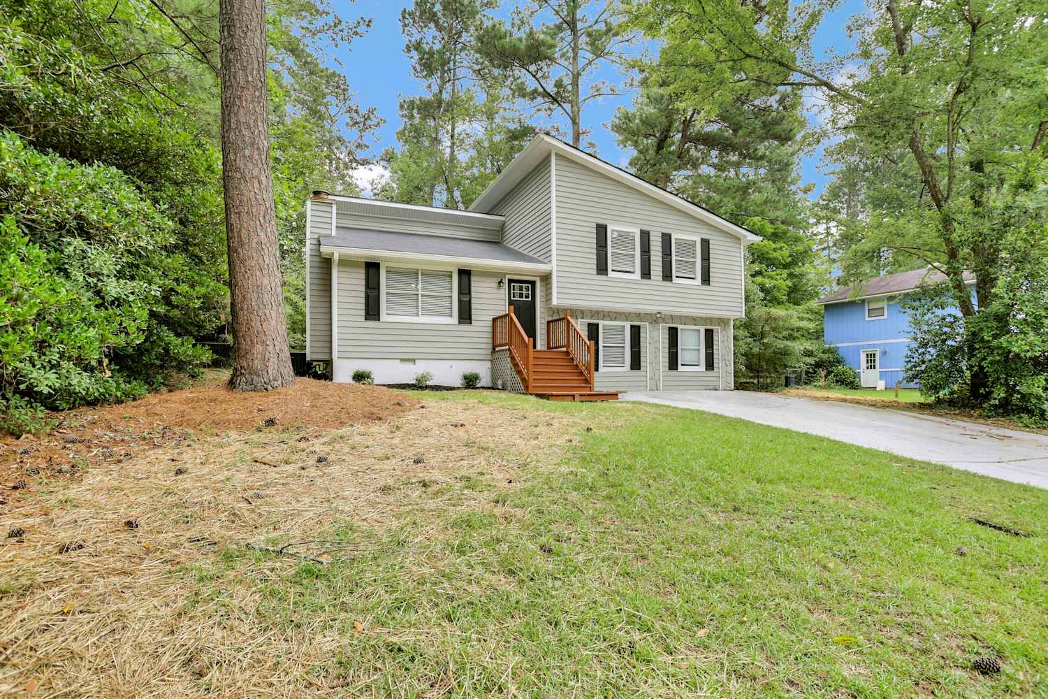 Front of 3868 Burnt Leaf Ln, Snellville, GA