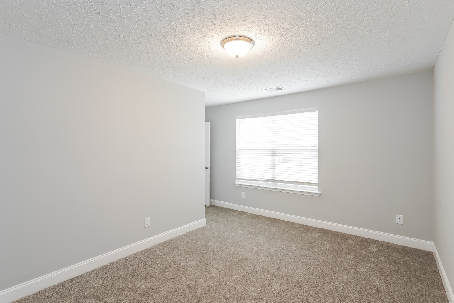 388 Green Hills Dr, Springfield photo 10