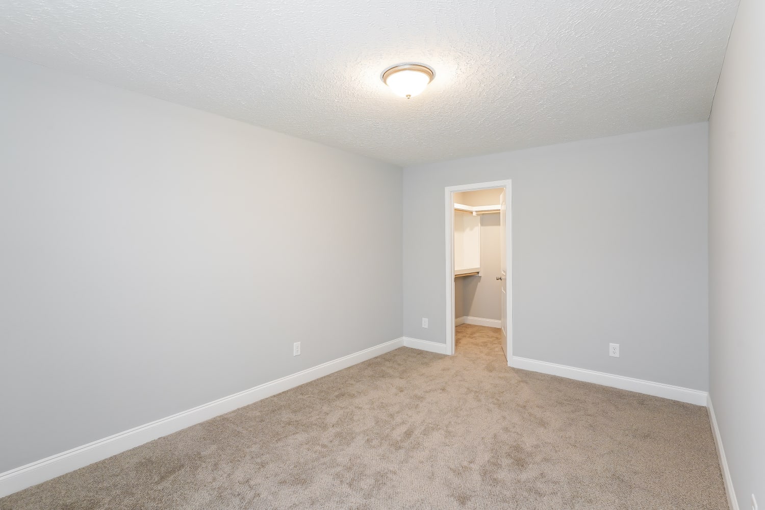 388 Green Hills Dr, Springfield photo 9