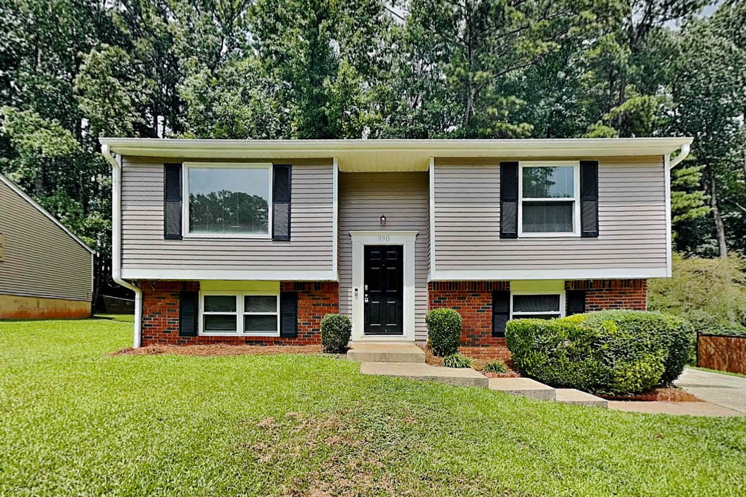 Front of 390 Hembree Forest Cir, Roswell, GA