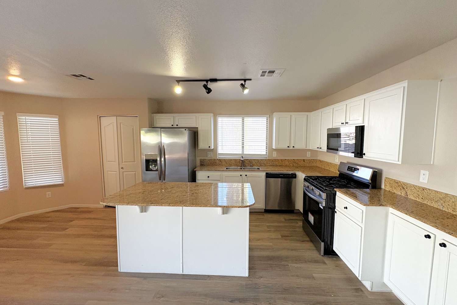 3905 Meadowlands St, Las Vegas photo 5