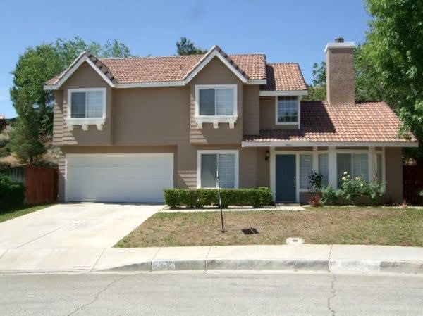 39201 Chalfont Ln, Palmdale photo 1