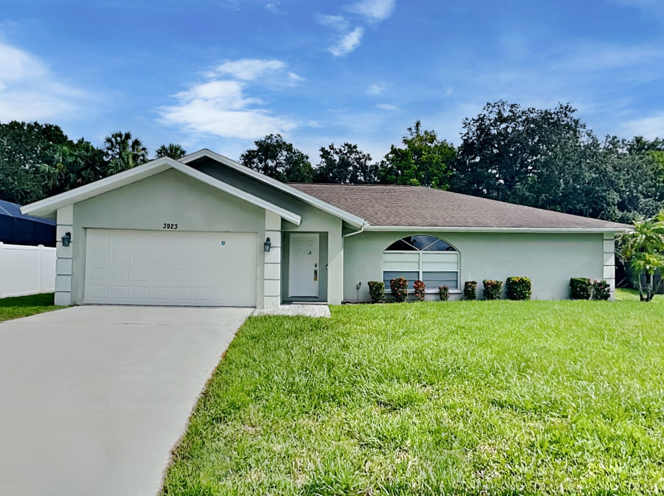 Front of 3923 57th Dr E, Bradenton, FL