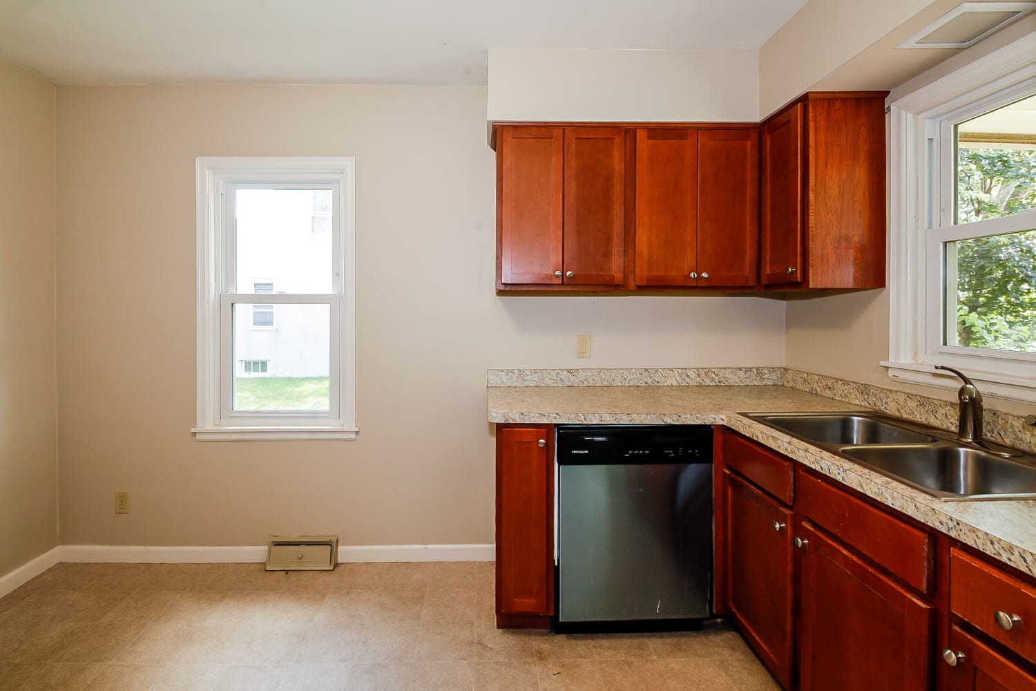 3940 3rd St NE, Columbia Heights photo 9