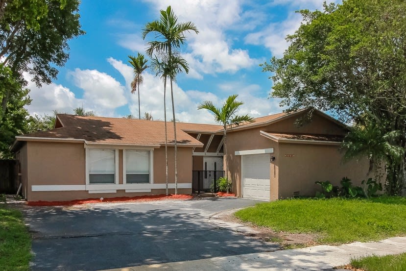 3944 NW 2nd Ct, Deerfield Beach photo 1