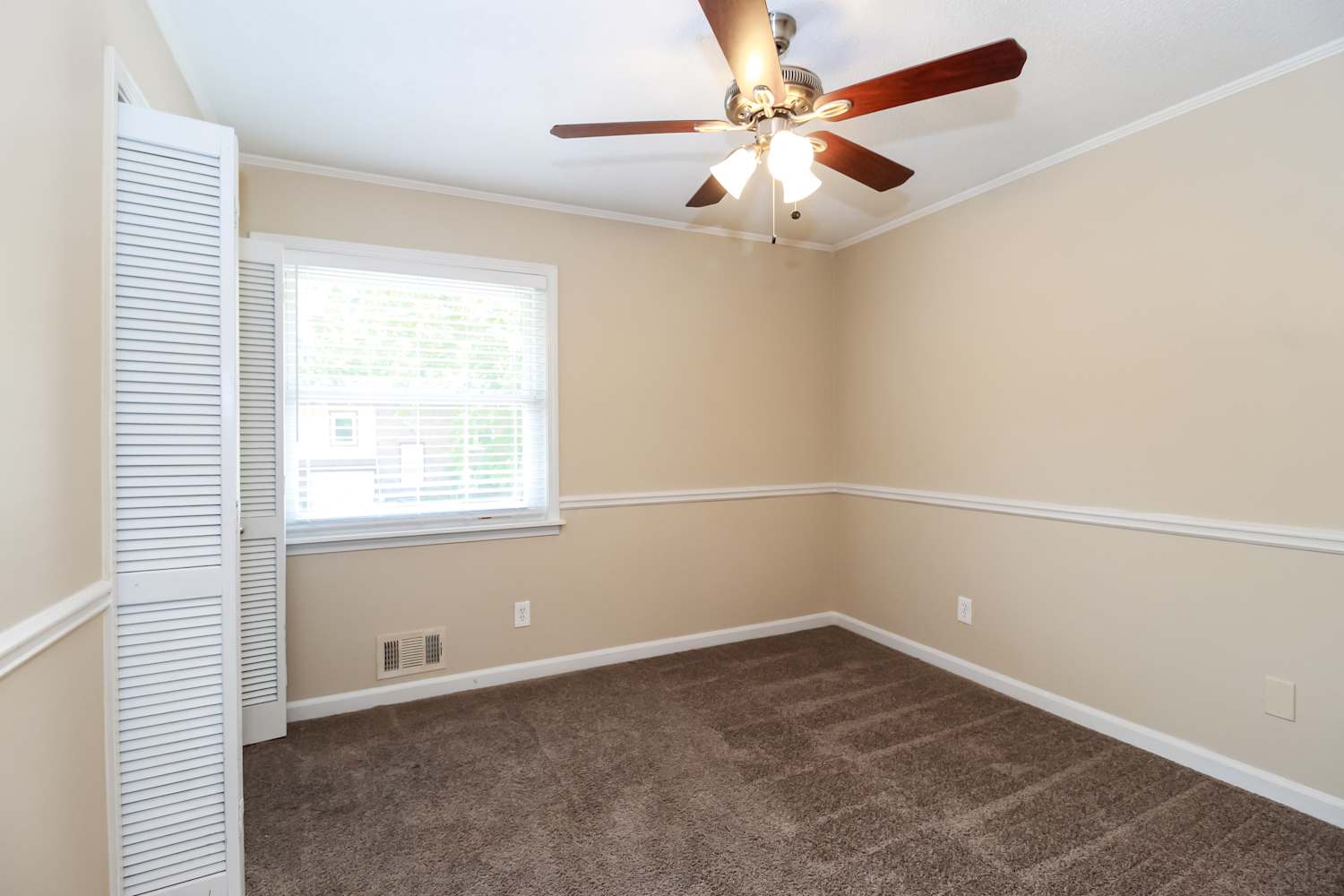 3968 Valley Brook Rd, Snellville photo 6