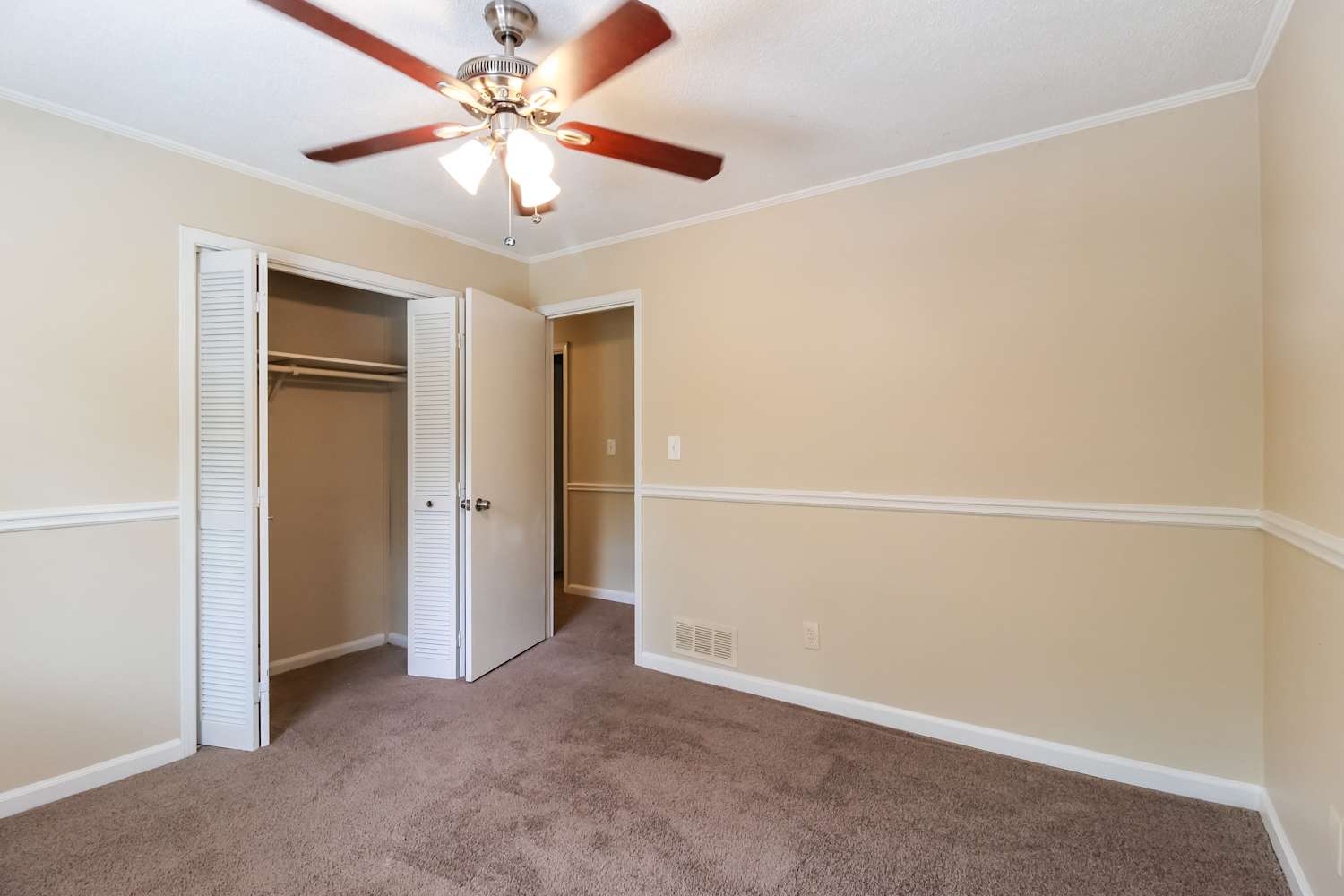 3968 Valley Brook Rd, Snellville photo 11
