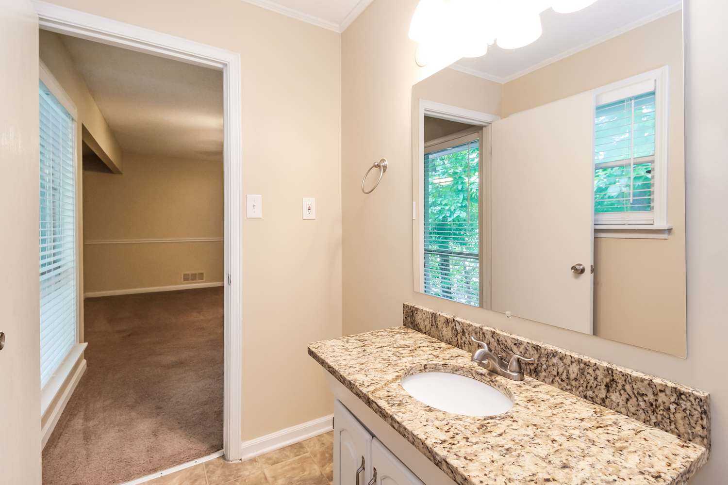 3968 Valley Brook Rd, Snellville photo 14