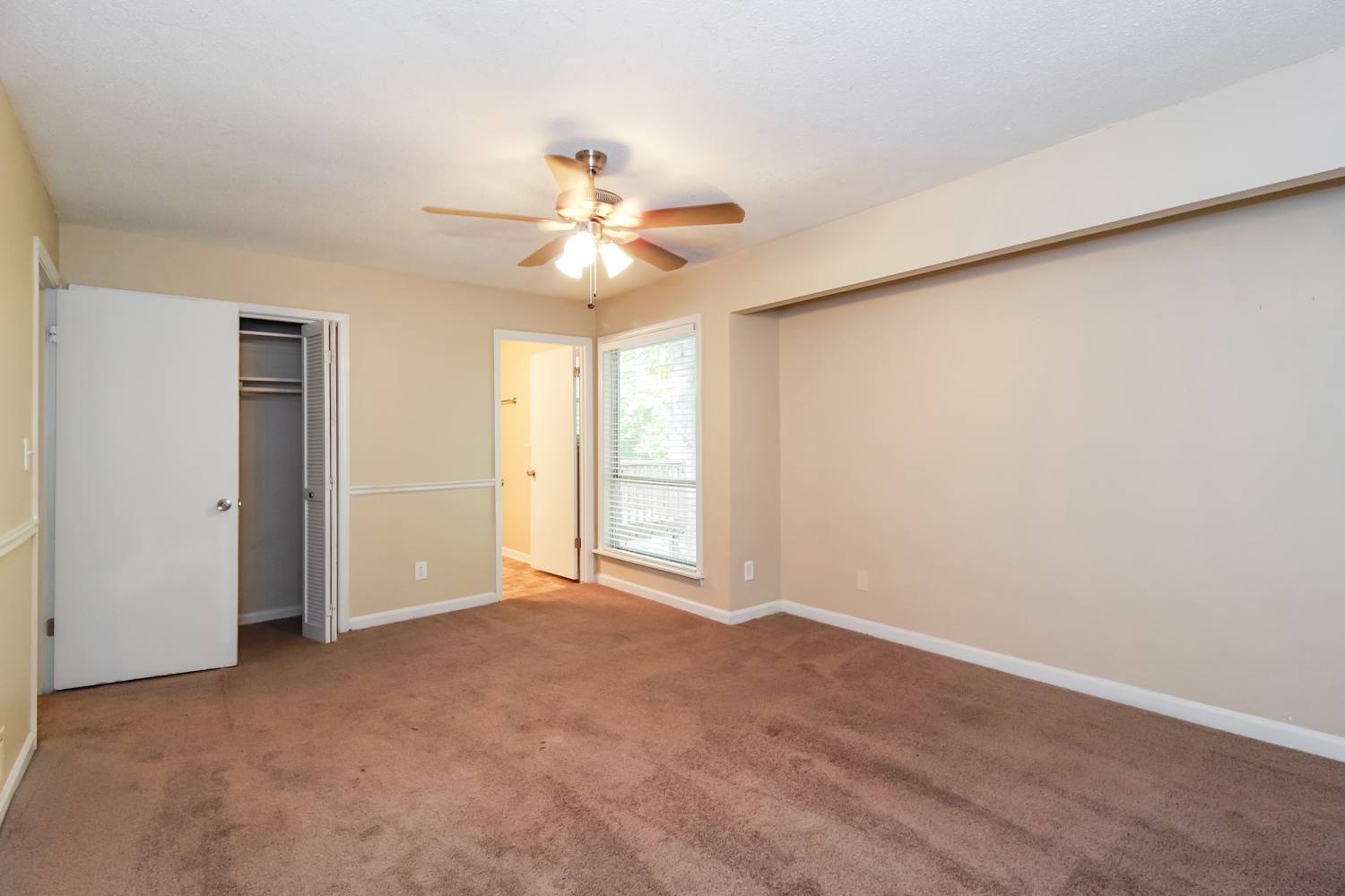 3968 Valley Brook Rd, Snellville photo 8