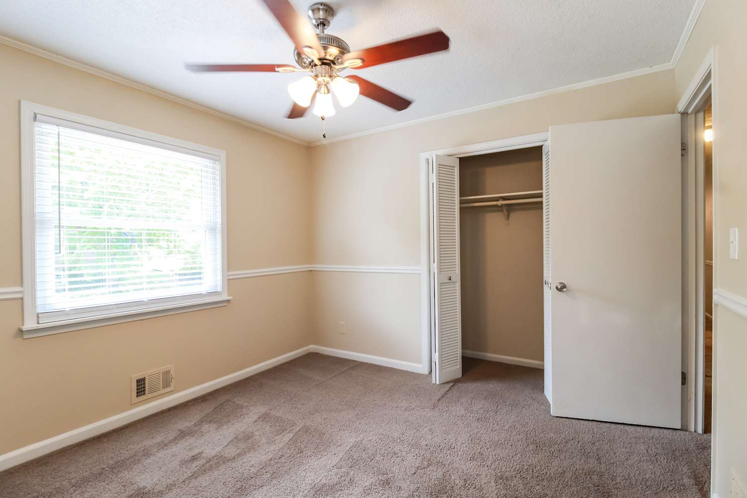 3968 Valley Brook Rd, Snellville photo 9