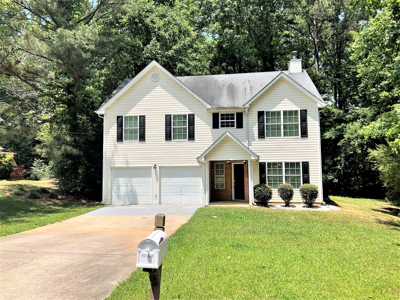 3985 Melanie Woods Dr, Atlanta photo 1