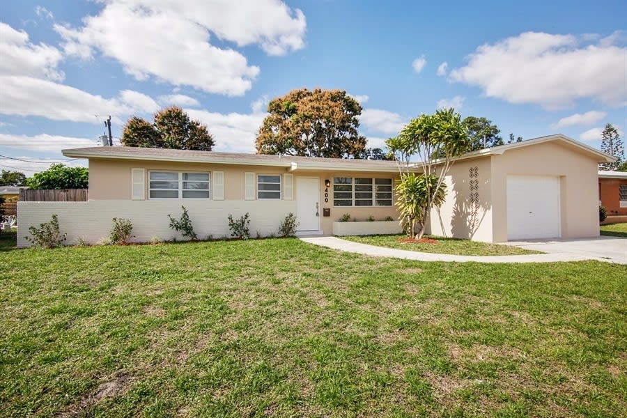 Front of 400 SW 71st Way, Pembroke Pines, FL