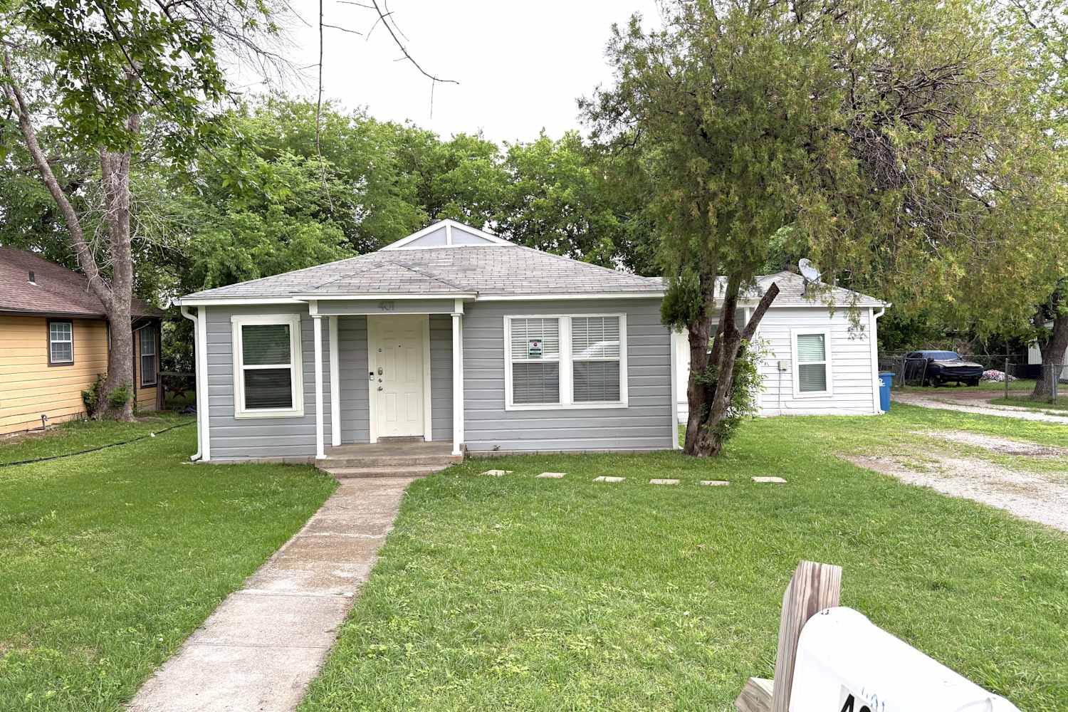 Front of 401 Marshall, Sanger, TX