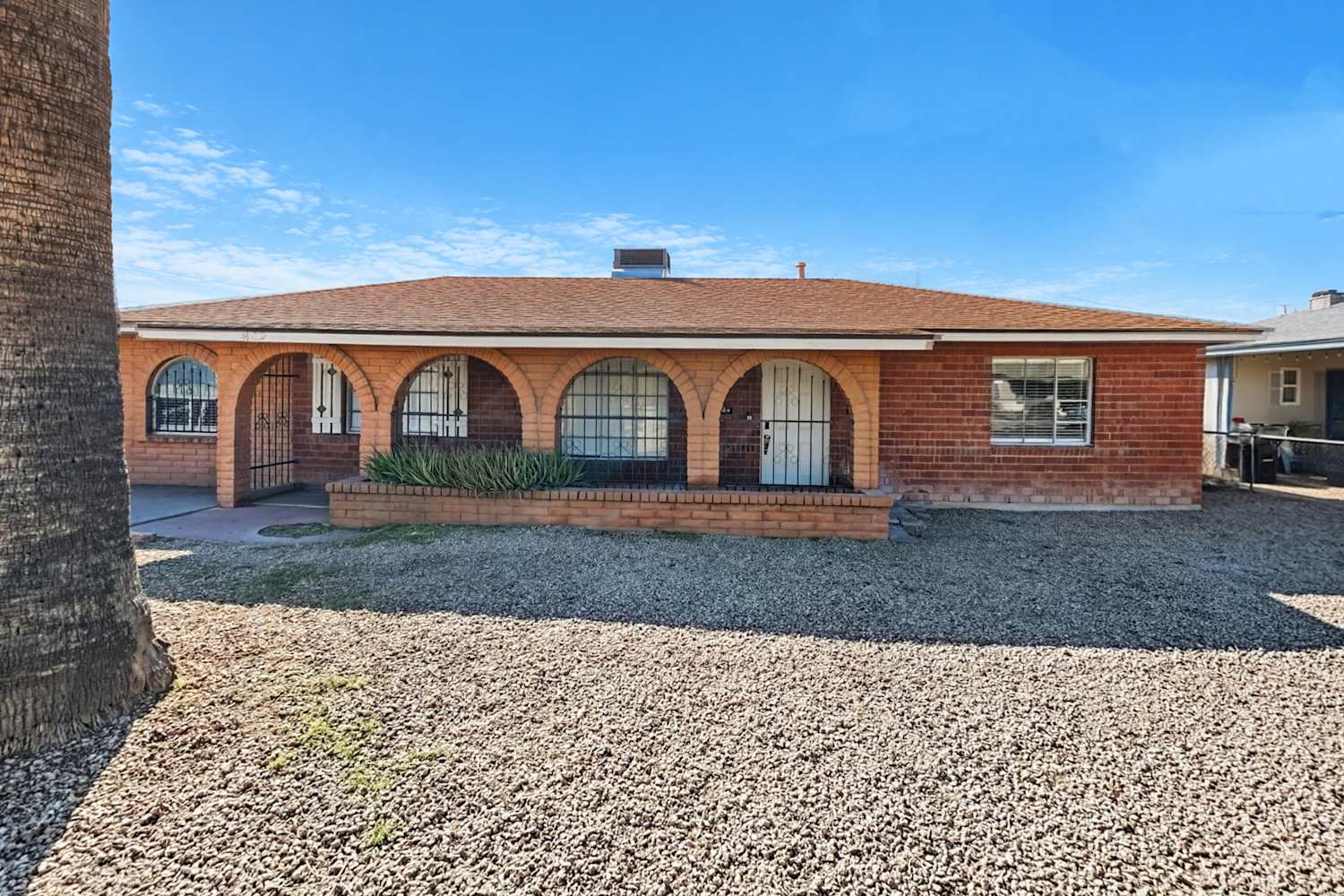 Front of 402 N 47th Pl, Phoenix, AZ