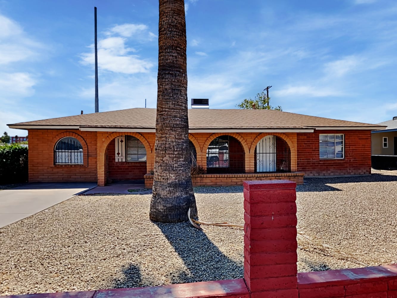 Front of 402 N 47th Pl, Phoenix, AZ