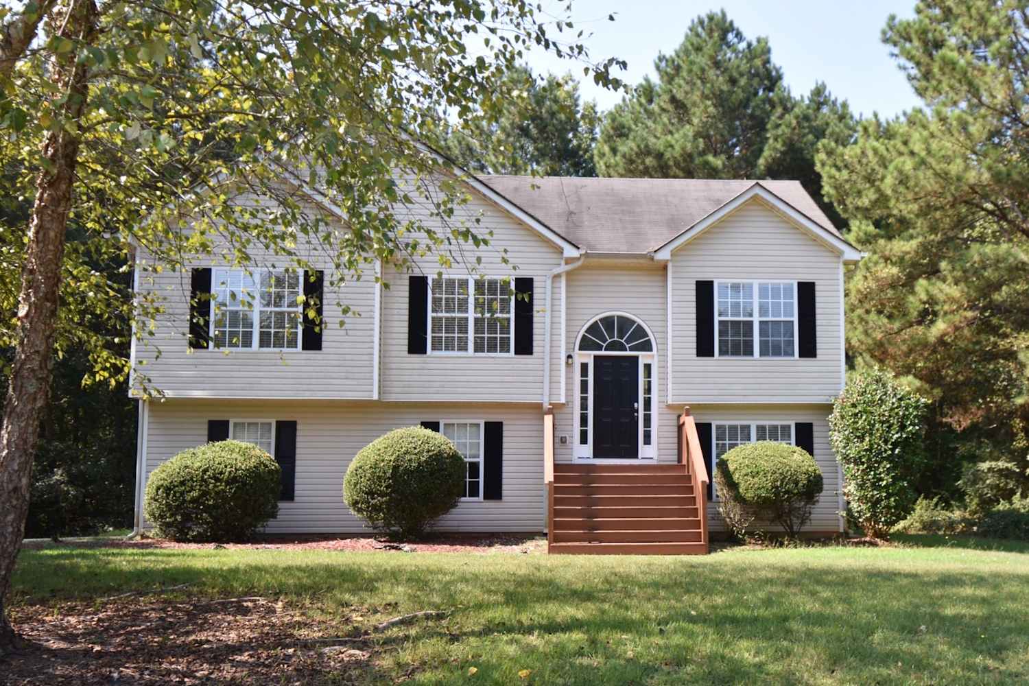 402 Parlor Cir, Locust Grove photo 1
