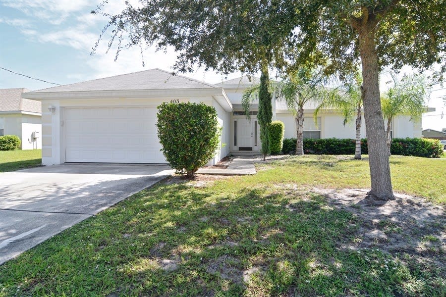 Front of 403 NW Ravenswood Ln, Port Saint Lucie, FL