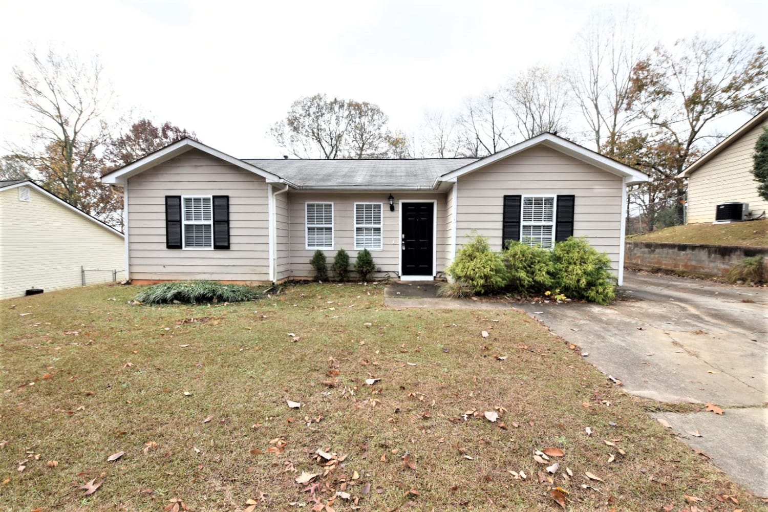 Front of 4038 Warren Rd, Flowery Branch, GA
