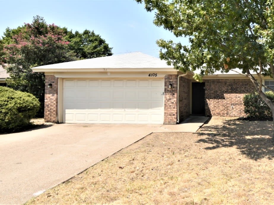 Front of 4105 Spring Brook Dr, Arlington, TX
