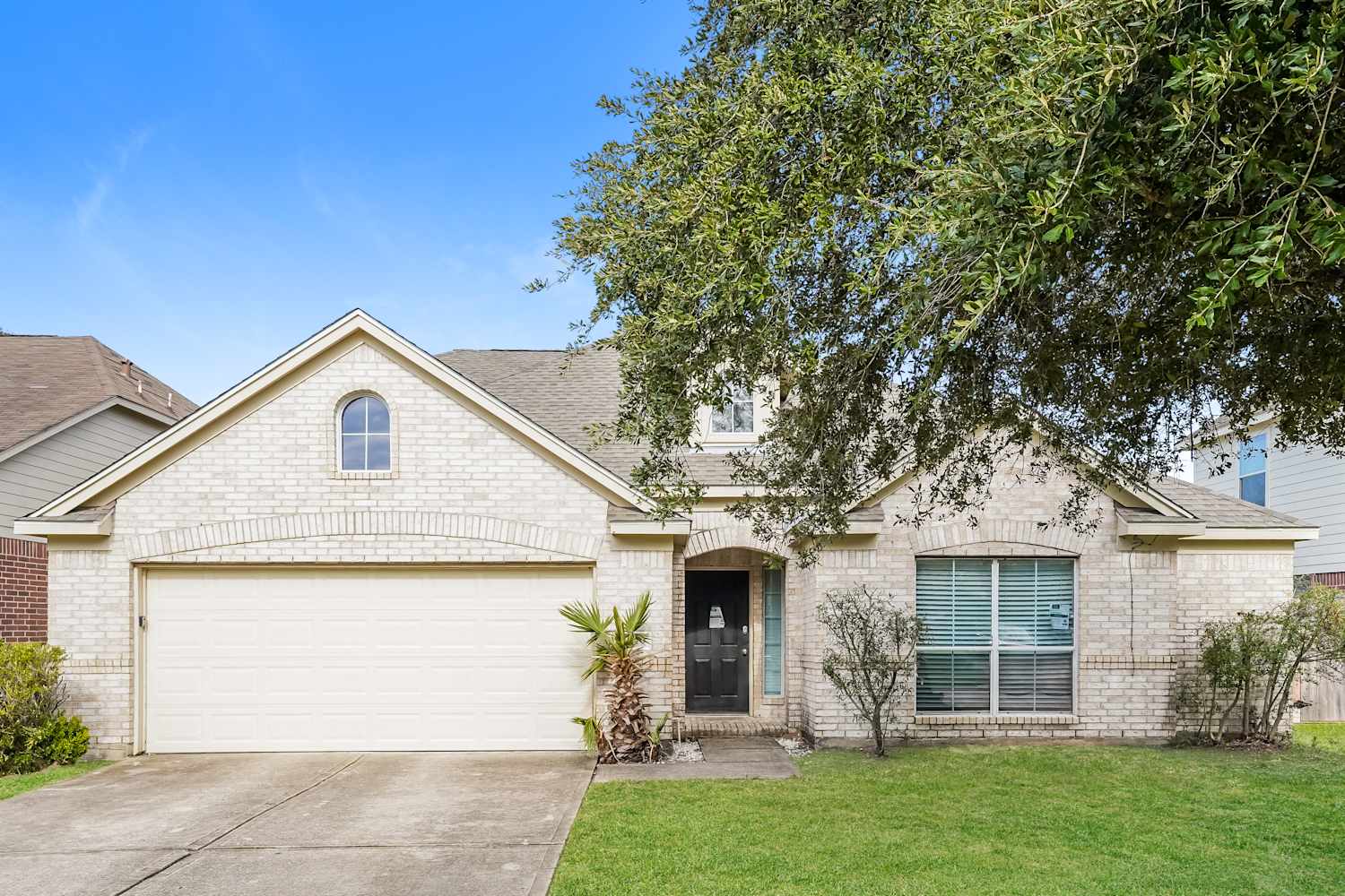 Front of 4119 Blue Forest Dr, Humble, TX