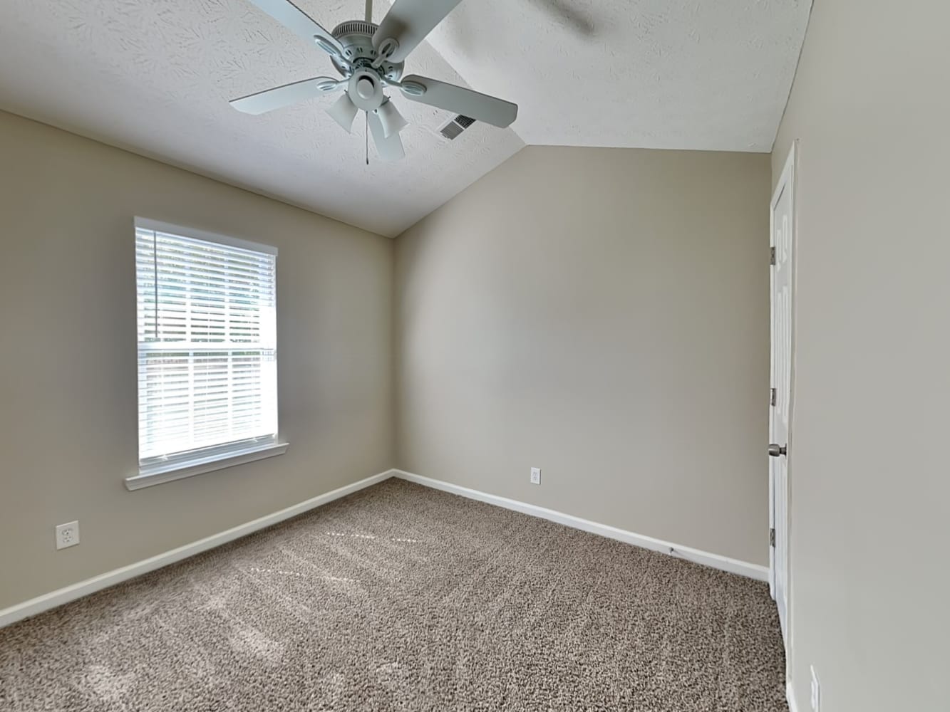 417 Autumn Lake Ct, McDonough photo 10