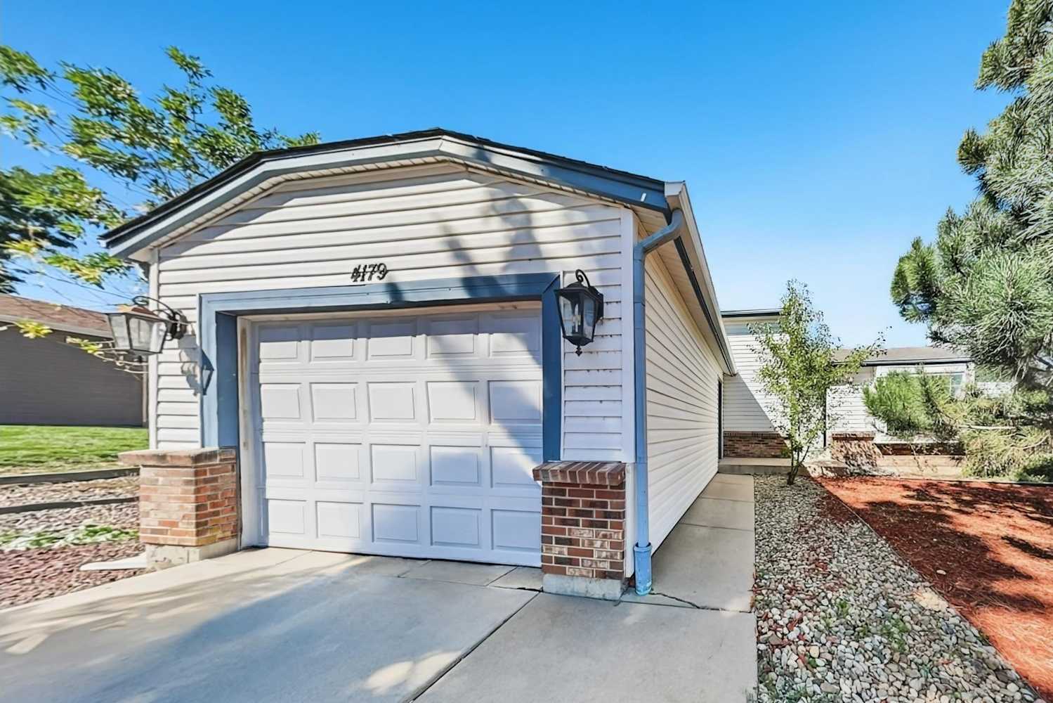 Front of 4179 S Bahama St, Aurora, CO