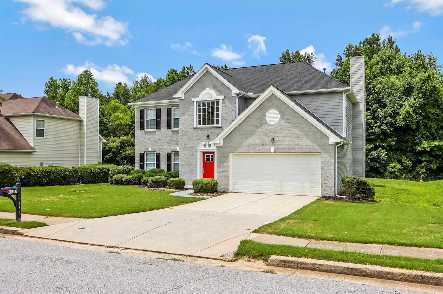 Front of 4187 Medlock Woods Dr, Snellville, GA