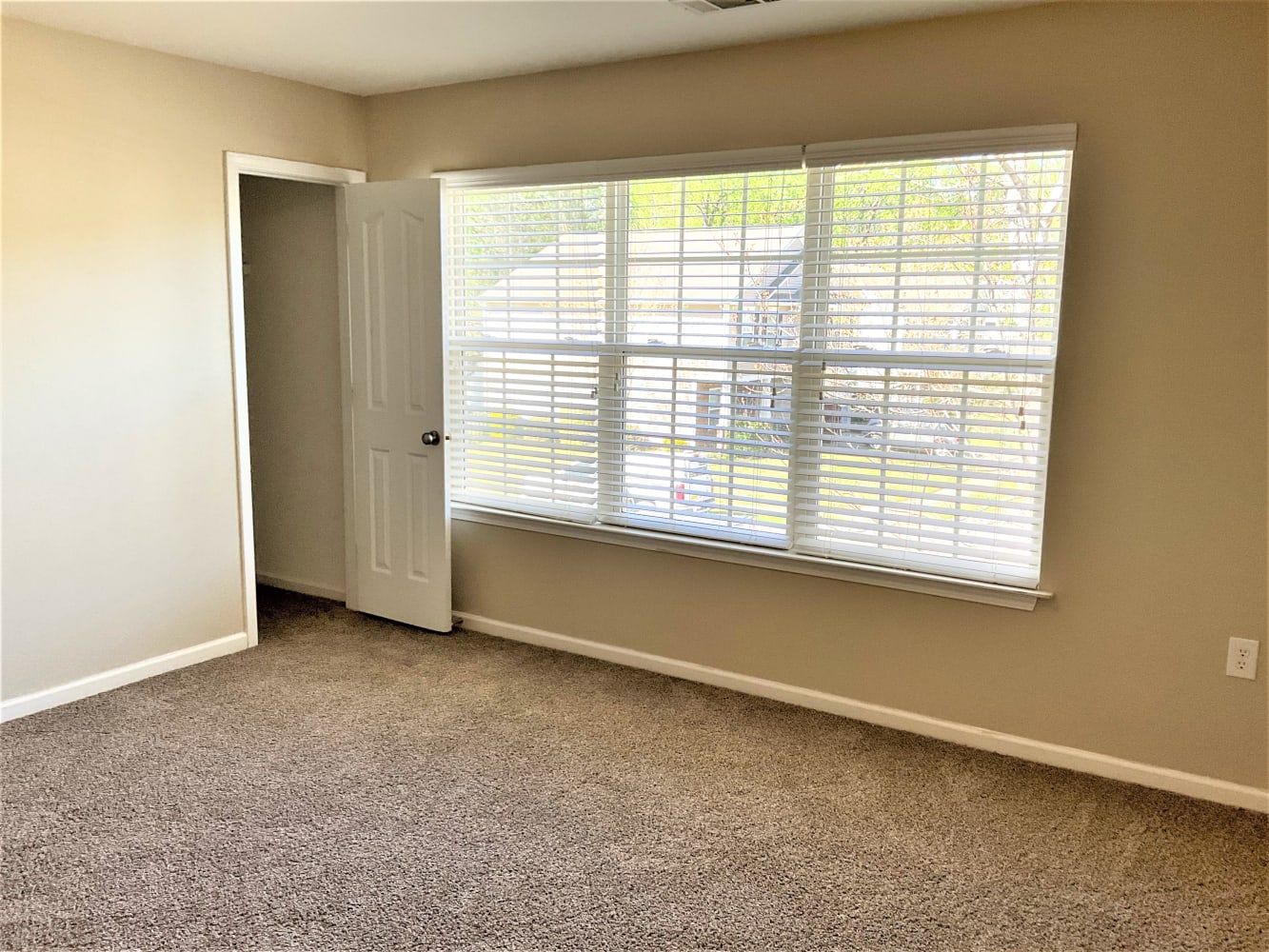 419 Ferrell Ave, Charlotte photo 10