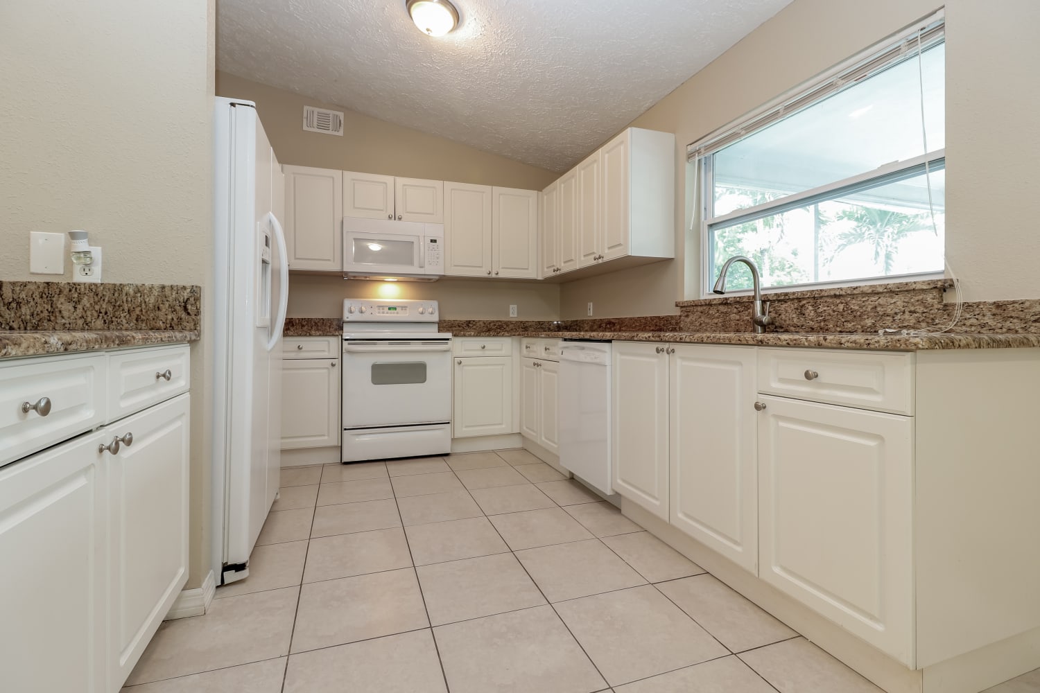 419 SW 39th Ter, Cape Coral photo 9