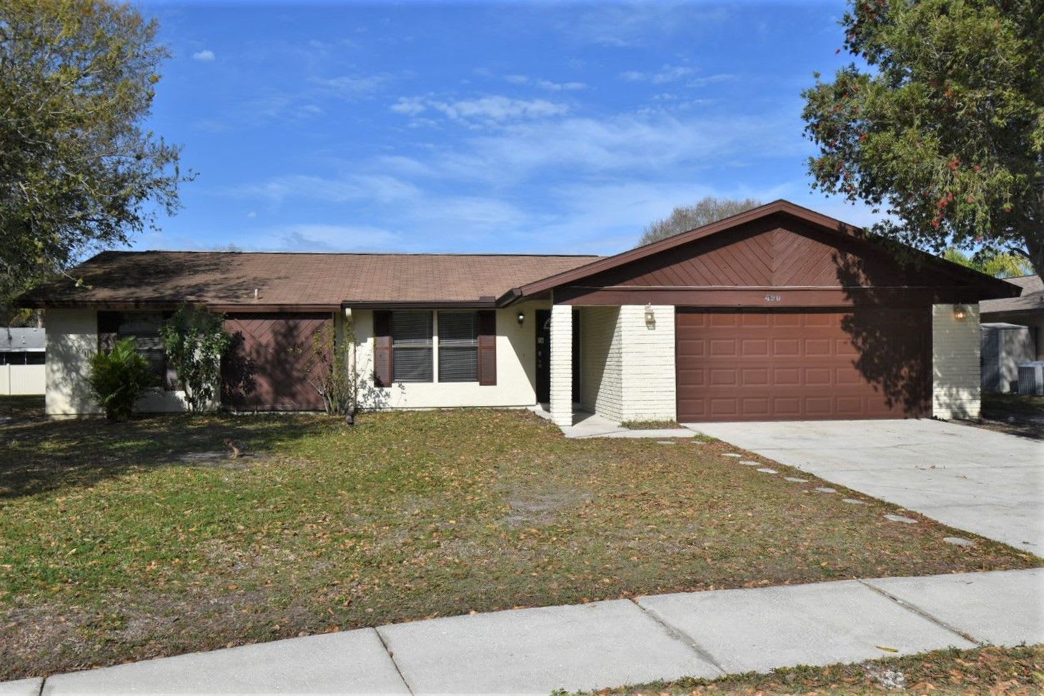 Front of 420 Arrowhead Ct, Oldsmar, FL